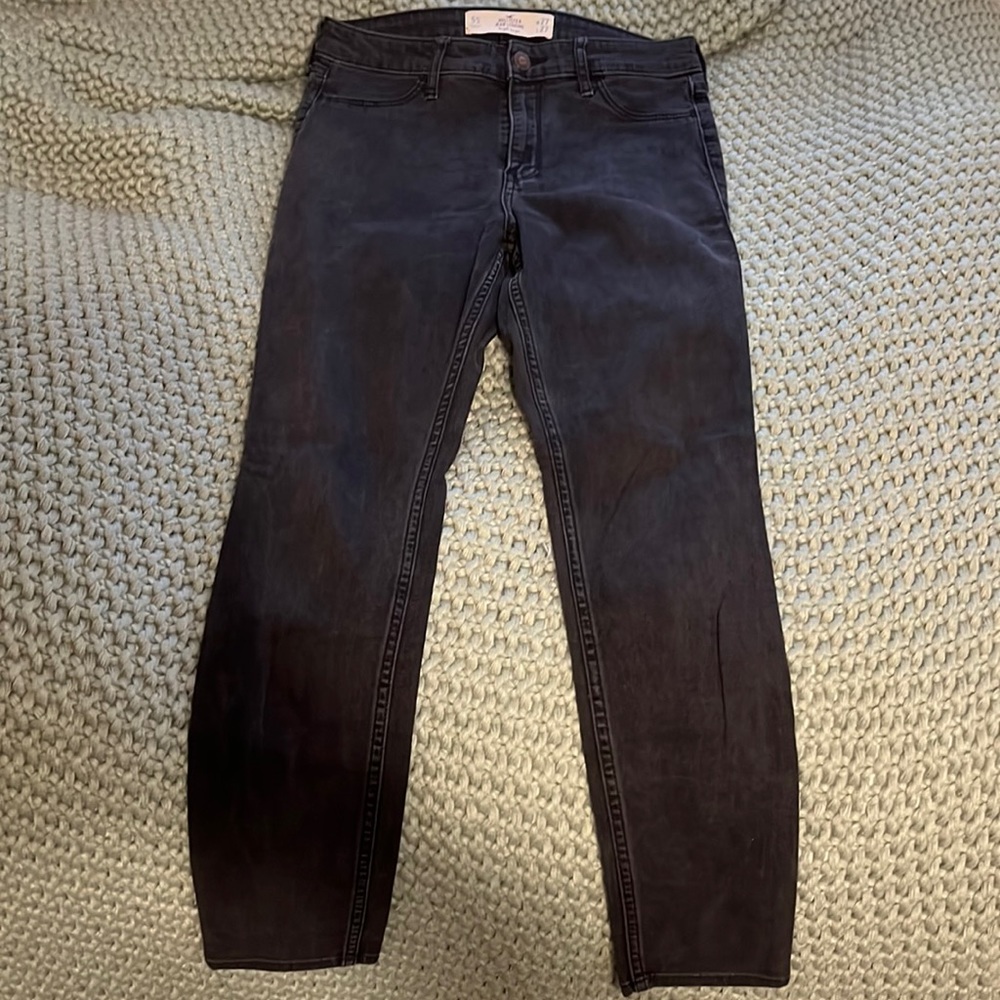 Hollister.. black high-rise jeggings, short.